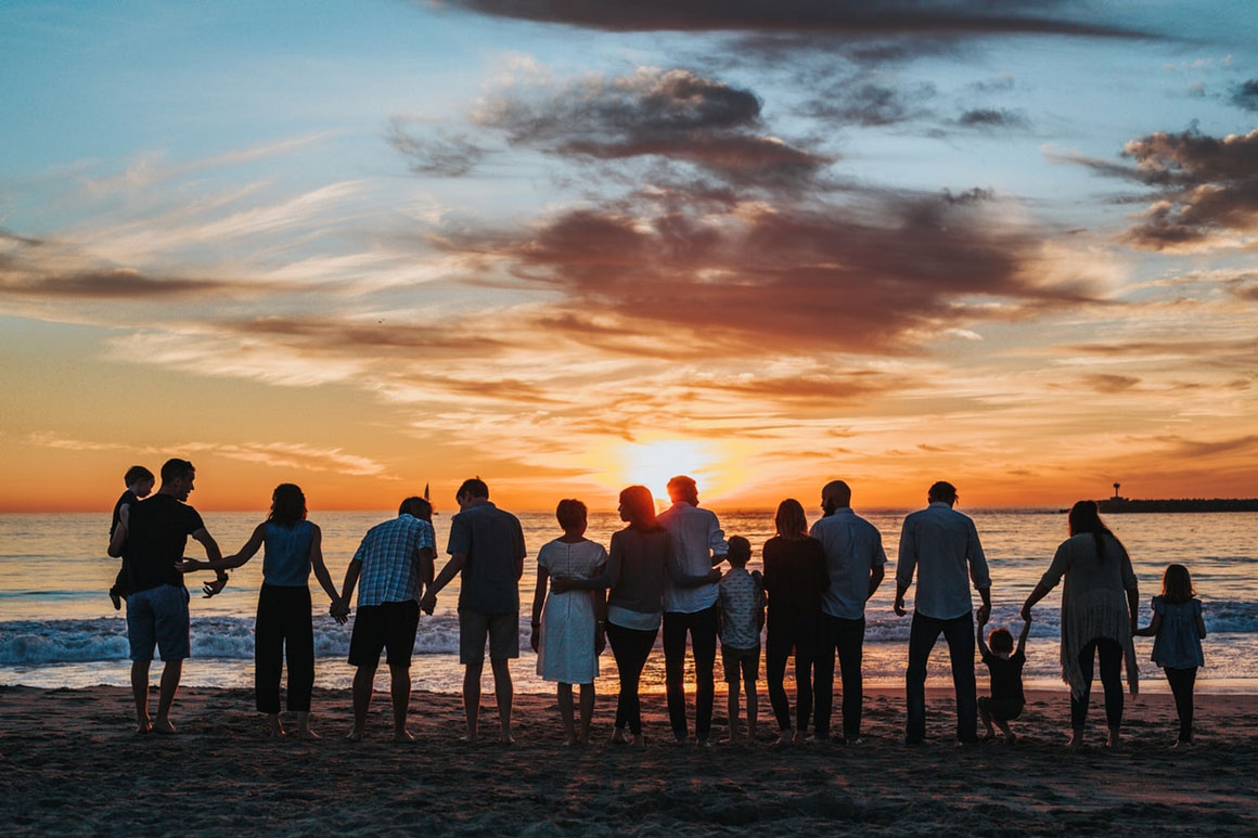 How Do Family Offices Work to Benefit Wealthy Families?